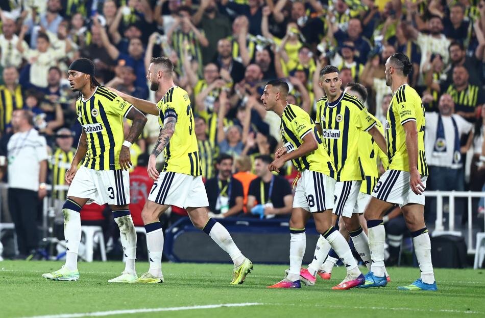 Usta yazarlardan Roma maçı ve Fenerbahçe yorumu, köşe yazılarında taktik röntgeni